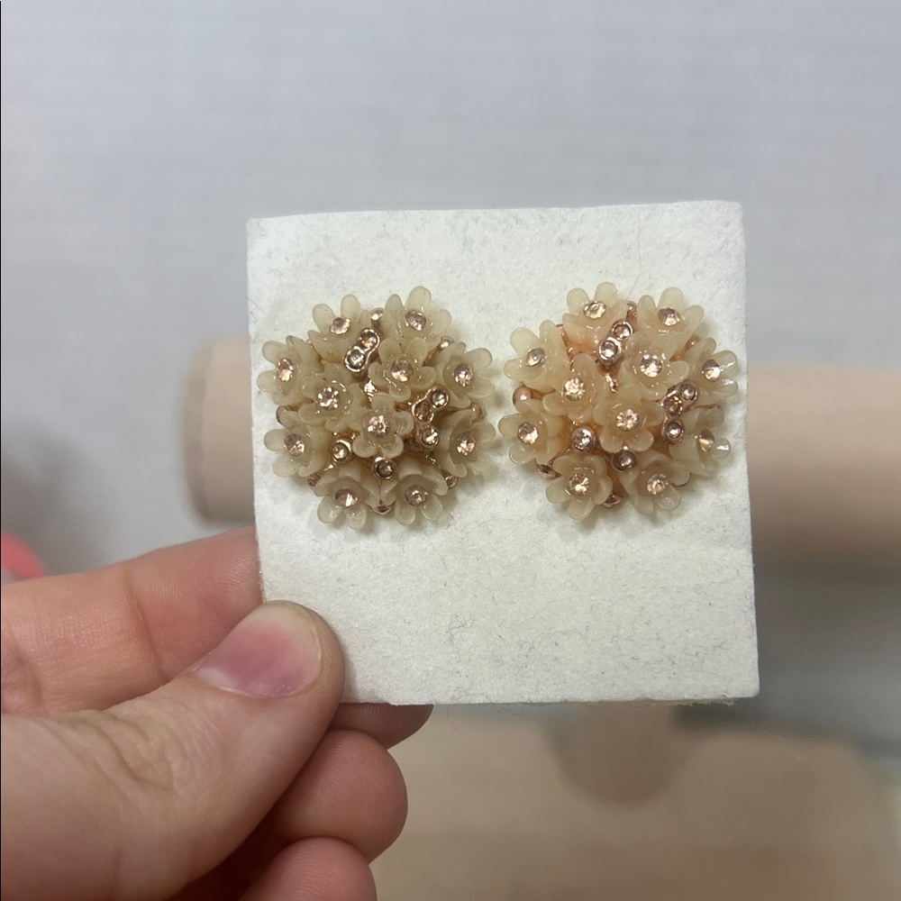 Delicate Nude Floral Cluster Stud Earrings - Picture 3 of 3